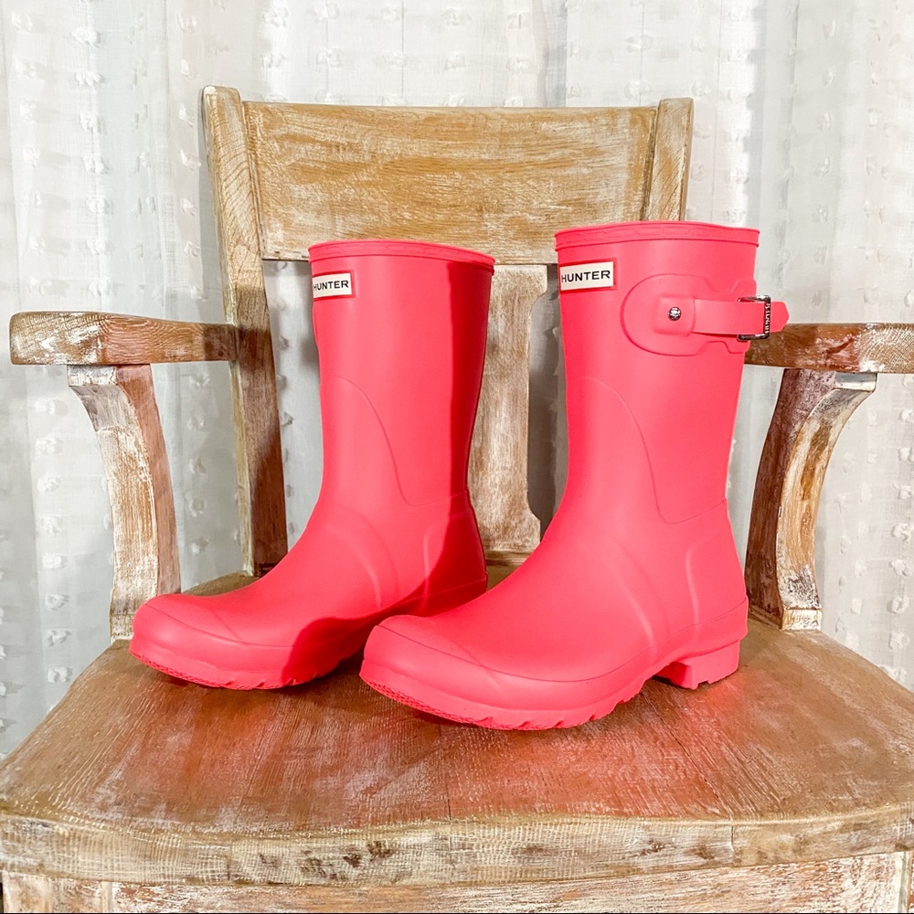 Hunter Original Short Rain Boot in Hyper Pink